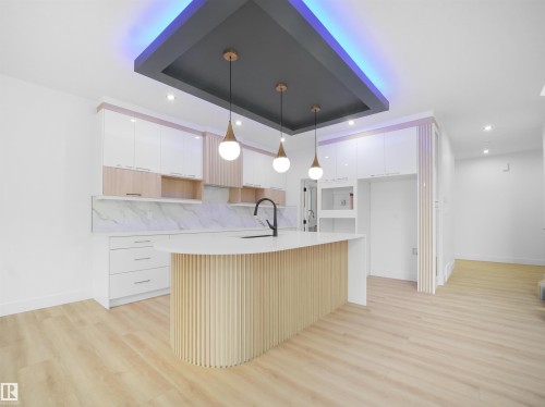 6811 171 Avenue, Edmonton, AB - Indoor Photo Showing Kitchen