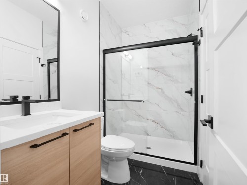 6811 171 Avenue, Edmonton, AB - Indoor Photo Showing Bathroom