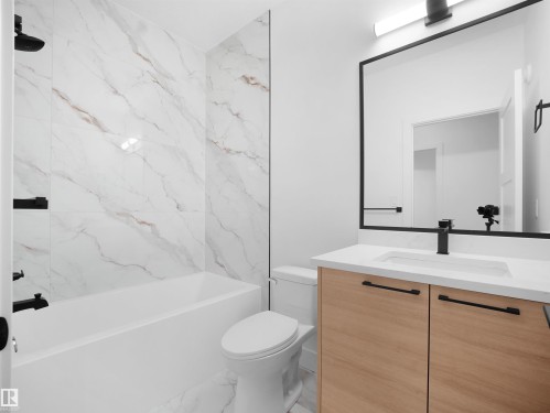 6811 171 Avenue, Edmonton, AB - Indoor Photo Showing Bathroom