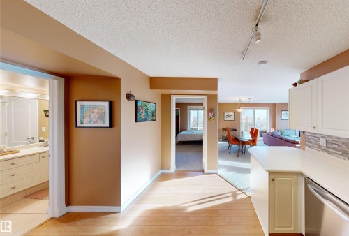 605 10649 Saskatchewan Drive, Edmonton, AB - Indoor