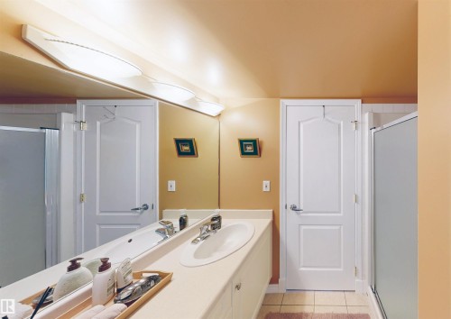 605 10649 Saskatchewan Drive, Edmonton, AB - Indoor Photo Showing Bathroom