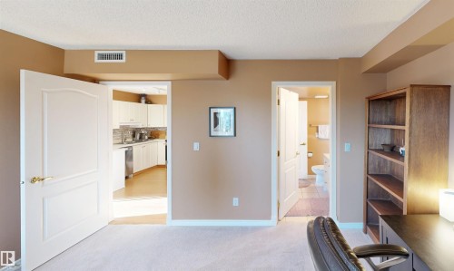 605 10649 Saskatchewan Drive, Edmonton, AB - Indoor