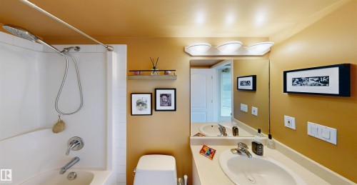605 10649 Saskatchewan Drive, Edmonton, AB - Indoor Photo Showing Bathroom