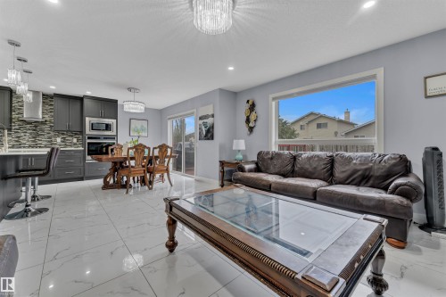 3212 29 Avenue, Edmonton, AB - Indoor Photo Showing Living Room