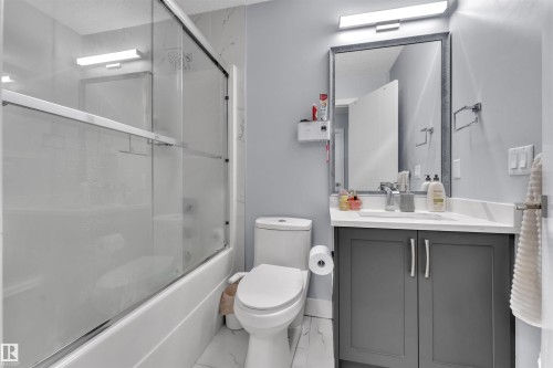 3212 29 Avenue, Edmonton, AB - Indoor Photo Showing Bathroom
