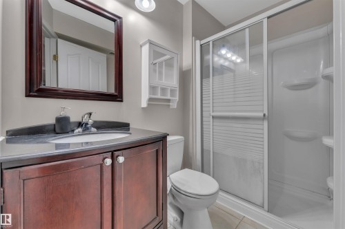 3212 29 Avenue, Edmonton, AB - Indoor Photo Showing Bathroom