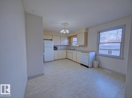7912 82 Avenue, Edmonton, AB - Indoor Photo Showing Kitchen