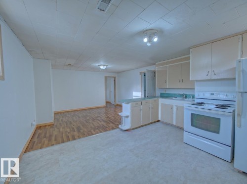 7912 82 Avenue, Edmonton, AB - Indoor Photo Showing Kitchen