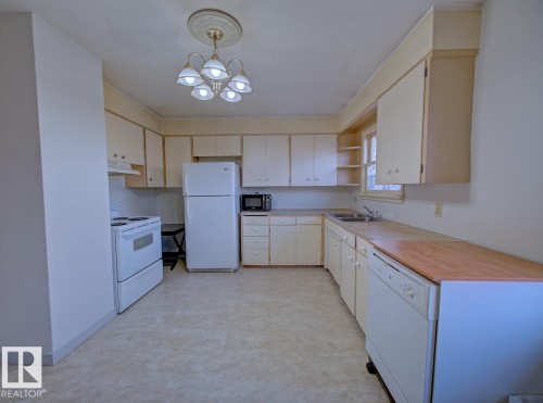 7912 82 Avenue, Edmonton, AB - Indoor Photo Showing Kitchen With Double Sink