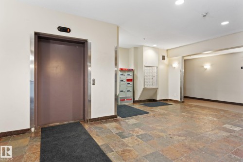 324 4304 139 Avenue Nw, Edmonton, AB - Indoor Photo Showing Other Room