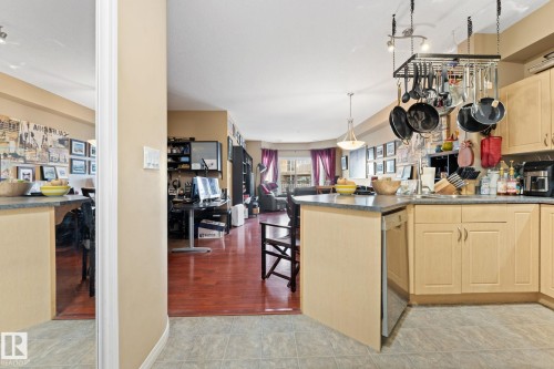 324 4304 139 Avenue Nw, Edmonton, AB - Indoor Photo Showing Kitchen