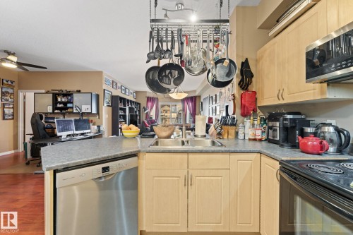324 4304 139 Avenue Nw, Edmonton, AB - Indoor Photo Showing Kitchen With Double Sink
