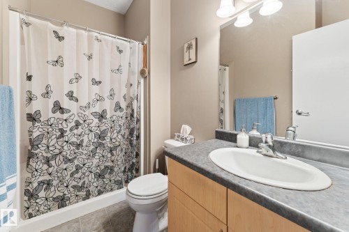 324 4304 139 Avenue Nw, Edmonton, AB - Indoor Photo Showing Bathroom