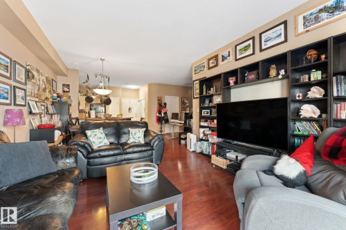 324 4304 139 Avenue Nw, Edmonton, AB - Indoor Photo Showing Living Room