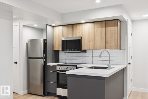 323 Avena Link, Leduc, AB - Indoor Photo Showing Kitchen