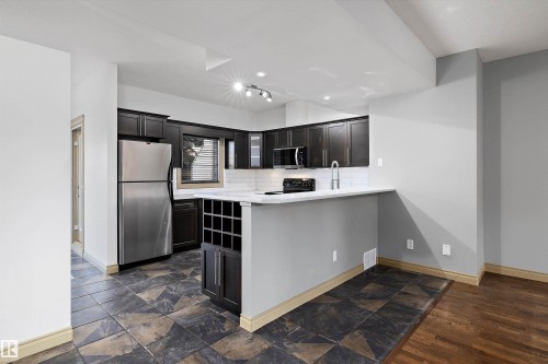 17 903 Rutherford Road, Edmonton, AB - Indoor Photo Showing Kitchen