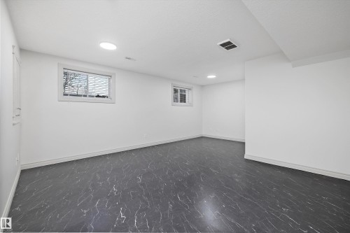 17 903 Rutherford Road, Edmonton, AB - Indoor