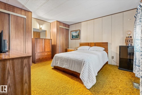44 305 Calahoo Road, Spruce Grove, AB - Indoor Photo Showing Bedroom