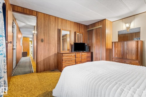 44 305 Calahoo Road, Spruce Grove, AB - Indoor Photo Showing Bedroom