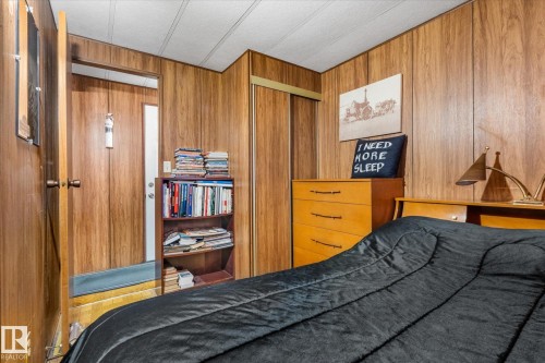 44 305 Calahoo Road, Spruce Grove, AB - Indoor Photo Showing Bedroom