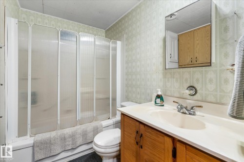 44 305 Calahoo Road, Spruce Grove, AB - Indoor Photo Showing Bathroom