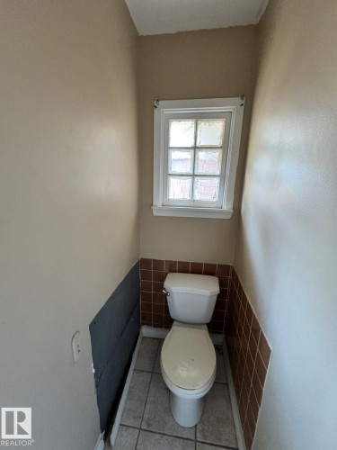 11251 86 Street, Edmonton, AB - Indoor Photo Showing Bathroom