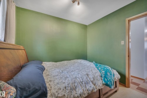 12218 83 Street, Edmonton, AB - Indoor Photo Showing Bedroom