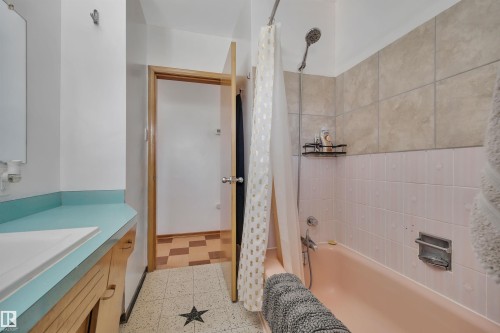 12218 83 Street, Edmonton, AB - Indoor Photo Showing Bathroom