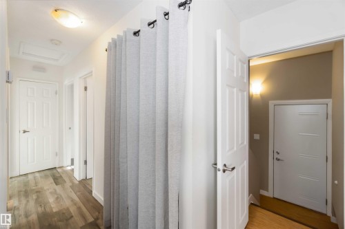 7516 136 Avenue, Edmonton, AB - Indoor Photo Showing Other Room