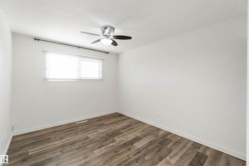 7516 136 Avenue, Edmonton, AB - Indoor Photo Showing Other Room