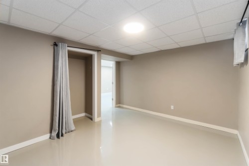 7516 136 Avenue, Edmonton, AB - Indoor Photo Showing Other Room