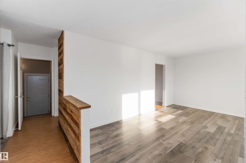 7516 136 Avenue, Edmonton, AB - Indoor Photo Showing Other Room