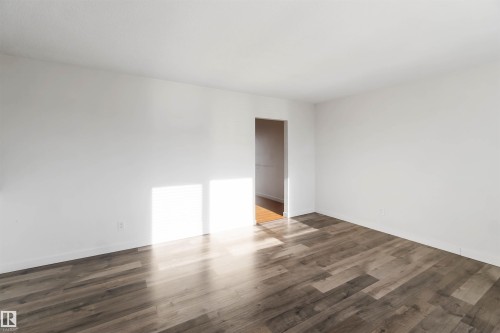 7516 136 Avenue, Edmonton, AB - Indoor Photo Showing Other Room