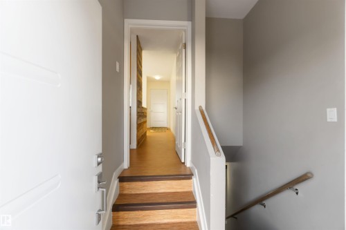 7516 136 Avenue, Edmonton, AB - Indoor Photo Showing Other Room