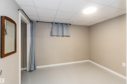 7516 136 Avenue, Edmonton, AB - Indoor Photo Showing Other Room