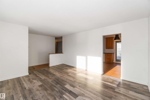 7516 136 Avenue, Edmonton, AB - Indoor Photo Showing Other Room