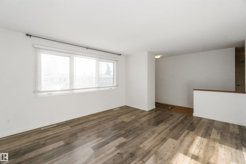 7516 136 Avenue, Edmonton, AB - Indoor Photo Showing Other Room