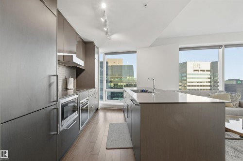 3208 10360 102 Street, Edmonton, AB - Indoor Photo Showing Kitchen With Upgraded Kitchen