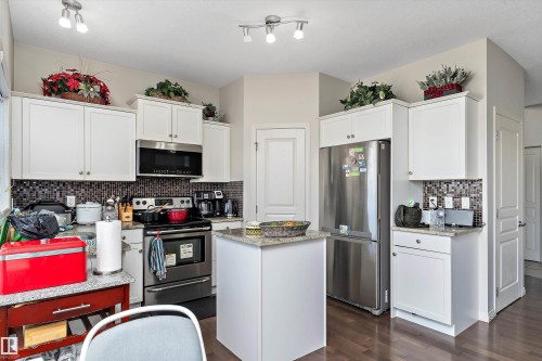 6934 19A Avenue, Edmonton, AB - Indoor Photo Showing Kitchen