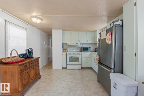 5321 57 Street, Cold Lake, AB - Indoor Photo Showing Kitchen