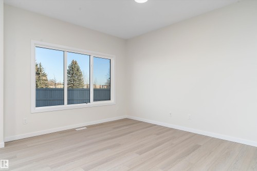 Spare room featuring baseboards and light wood finished floors - 823 Rowan Close, Edmonton, AB - Indoor Photo Showing Other Room