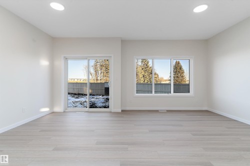 823 Rowan Close, Edmonton, AB - Indoor Photo Showing Other Room