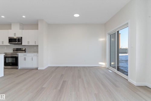 823 Rowan Close, Edmonton, AB - Indoor Photo Showing Kitchen With Upgraded Kitchen
