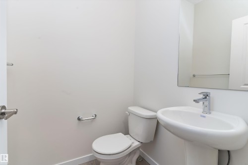 823 Rowan Close, Edmonton, AB - Indoor Photo Showing Bathroom