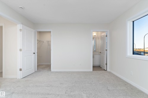 823 Rowan Close, Edmonton, AB - Indoor Photo Showing Other Room