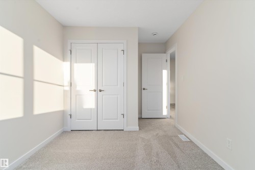 823 Rowan Close, Edmonton, AB - Indoor Photo Showing Other Room