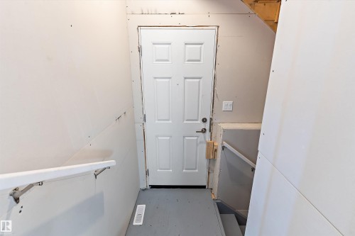 823 Rowan Close, Edmonton, AB - Indoor Photo Showing Other Room