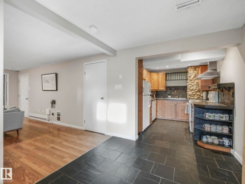 10540 55 Avenue, Edmonton, AB - Indoor