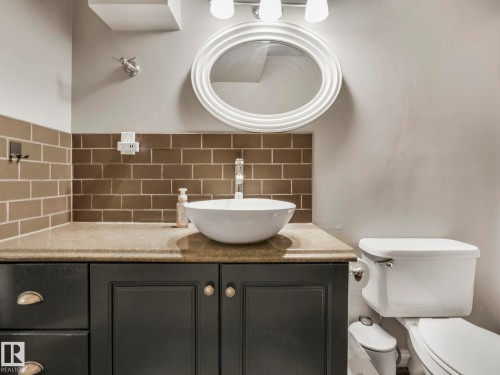10540 55 Avenue, Edmonton, AB - Indoor Photo Showing Bathroom