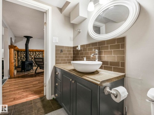 10540 55 Avenue, Edmonton, AB - Indoor Photo Showing Bathroom